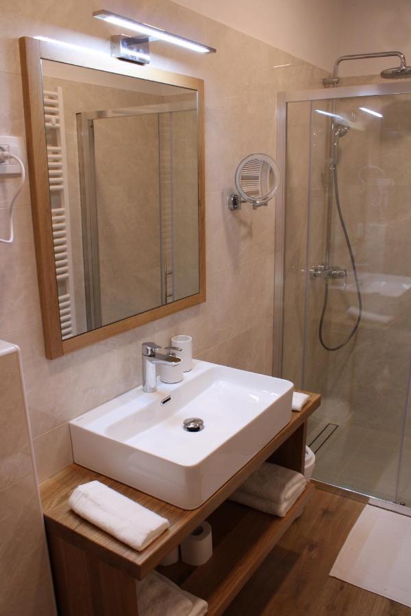 G House Hotel Dutovlje ภายนอก รูปภาพ
