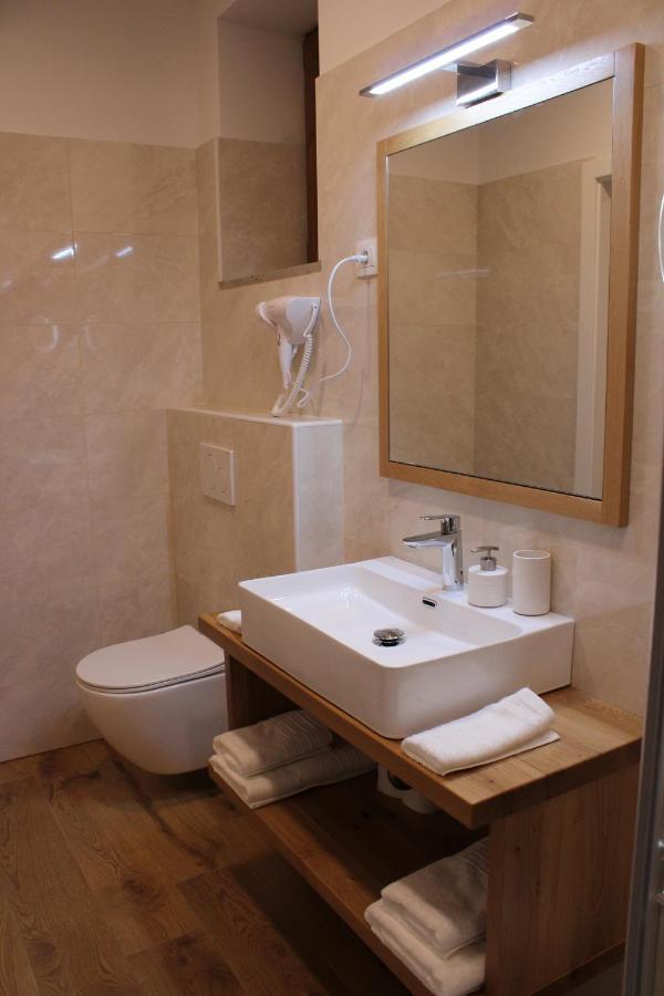 G House Hotel Dutovlje ภายนอก รูปภาพ