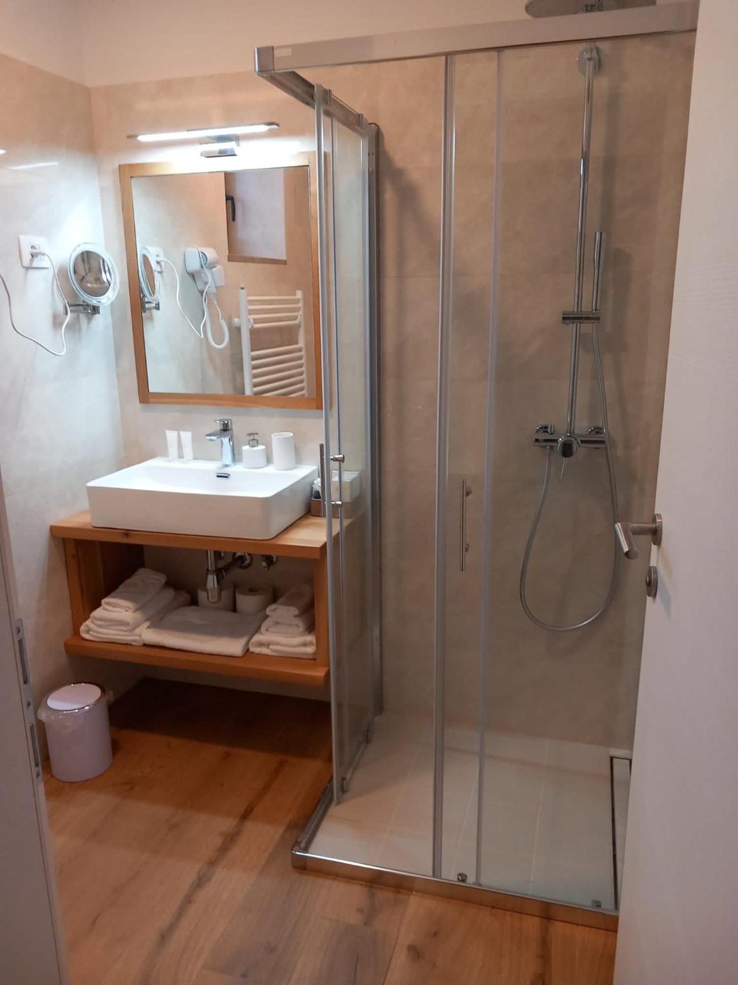 G House Hotel Dutovlje ภายนอก รูปภาพ