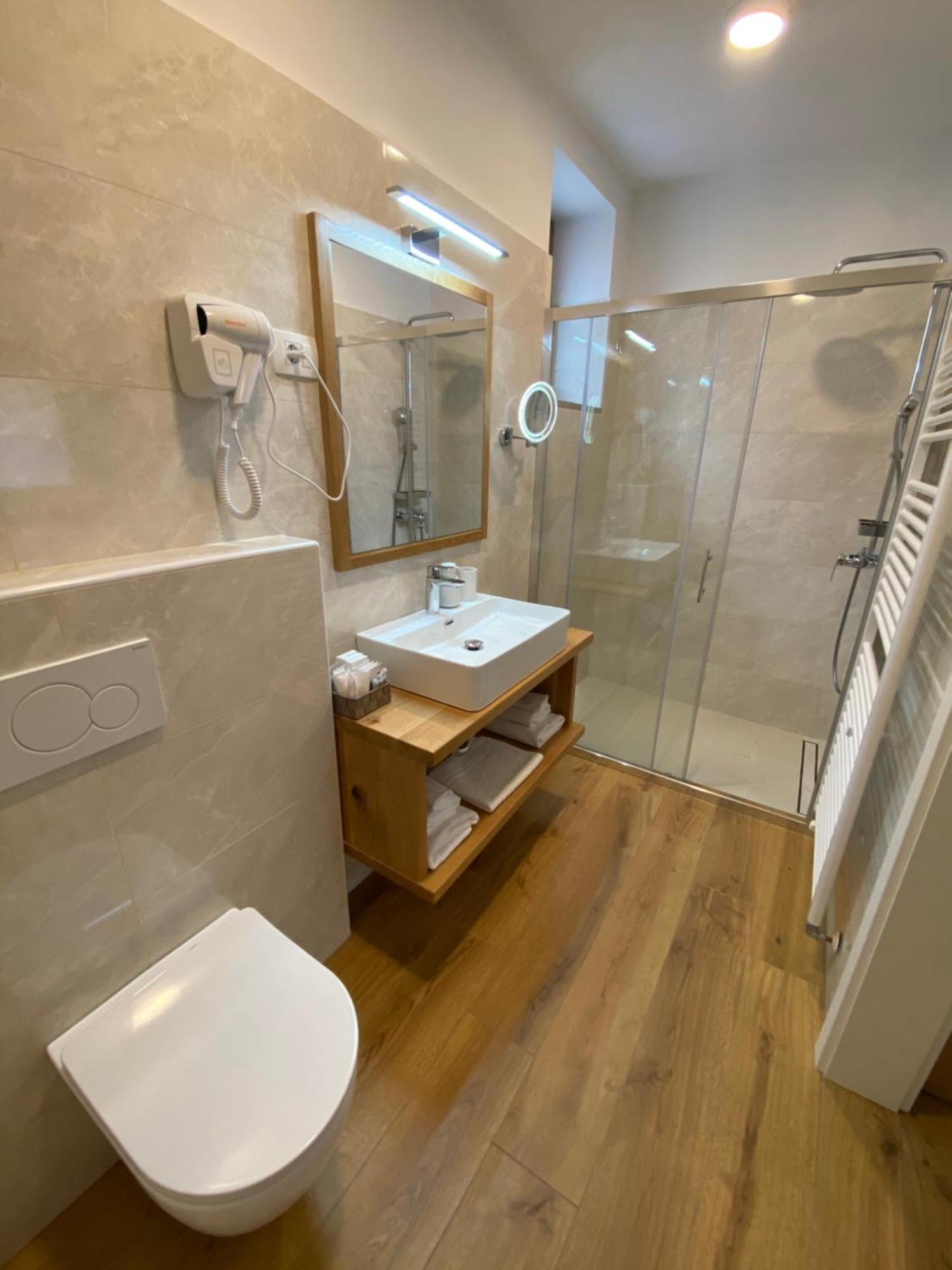 G House Hotel Dutovlje ภายนอก รูปภาพ